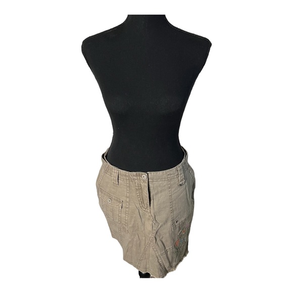 La Decker Brown Denim Floral Embroidered Cargo Skirt Size Small Vintage Y2K. - Picture 4 of 4